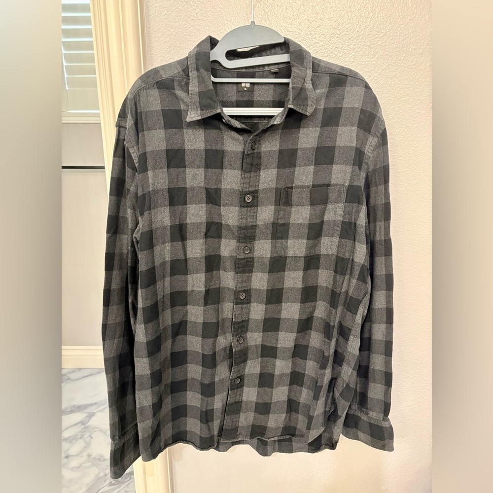 Uniqlo Black and Gray Plaid Casual Shirt